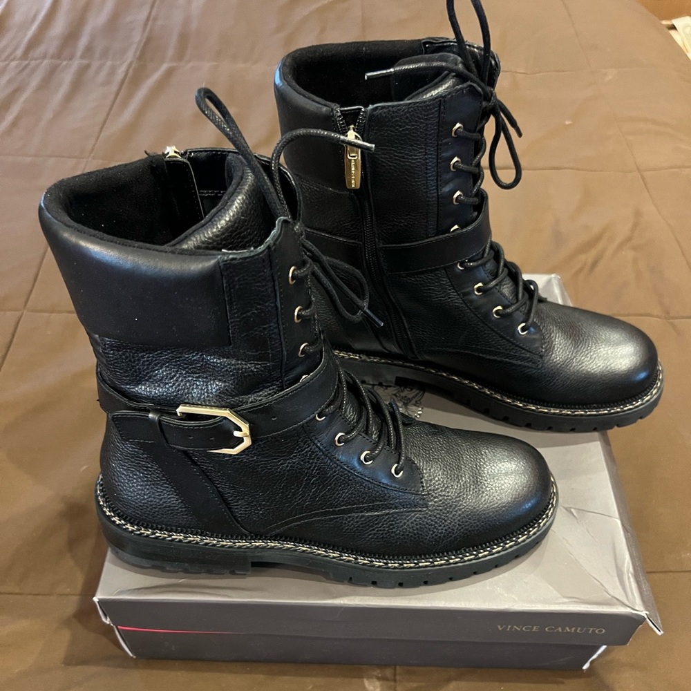 BNIB VINCE CAMUTO REPLA COMBAT BOOT size 10